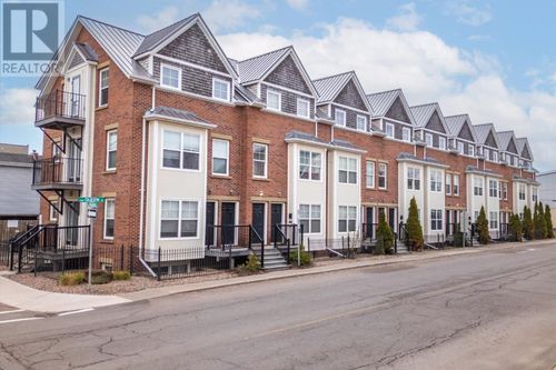 322b Queen St, Charlottetown, PE, C1A4C3 | Card Image
