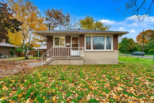 49 Beatrice St W, Oshawa, ON, L1G3M6 | Card Image
