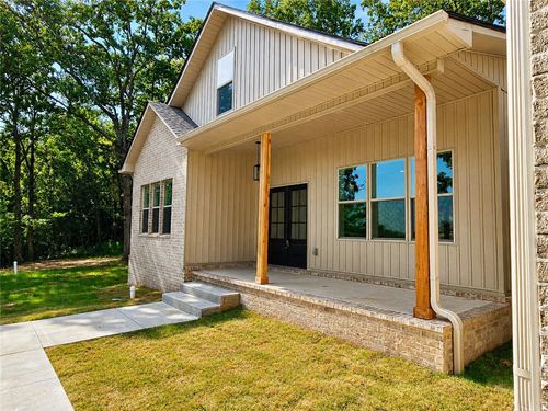 331 Channel Cir, Russellville, AR, 72802-7200 | Card Image