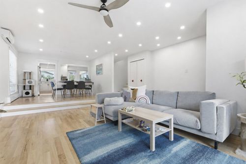 2115 London St, New Westminster, BC, V3M3E8 | Card Image