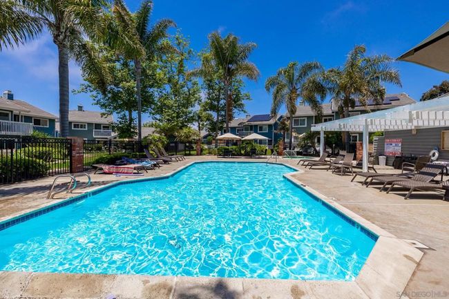 677 Summer View Cir, Townhouse with 2 bedrooms, 3 bathrooms and 2 parking in Encinitas CA | Image 40
