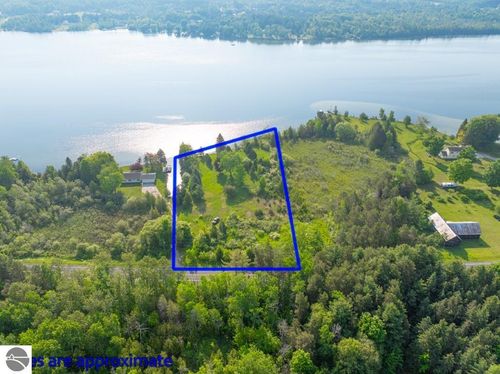 1851 S Lake Shore Dr, Lake Leelanau, MI, 49653-9508 | Card Image