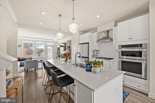 2236 S Glebe Road, ARLINGTON, VA, 22204 | Card Image