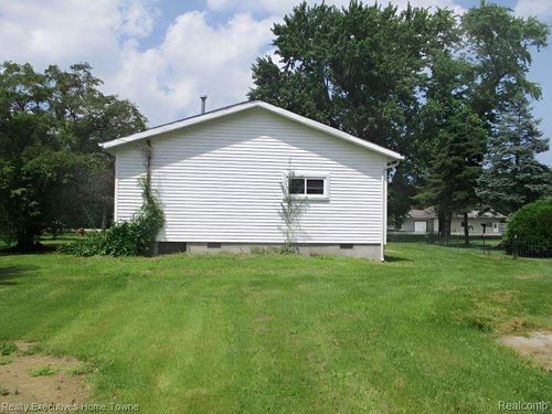 4595 Griswold Rd, Kimball, MI, 48074-2106 | Card Image