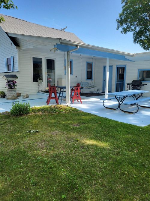 3136 Shore Dr, Port Austin, MI, 48467-9726 | Card Image