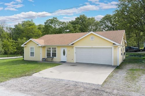 101 S Delaware St, Tonganoxie, KS, 66086-5077 | Card Image