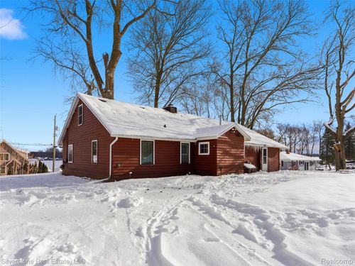 2098 Dunwoodie St, Ortonville, MI, 48462-8556 | Card Image