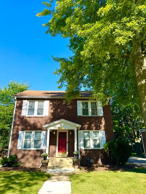 1321 N Jackson St, Waukegan, IL, 60085-1858 | Card Image