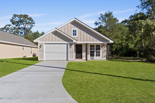 1429 W 7th St, Hattiesburg, MS, 39401-2827 | Card Image