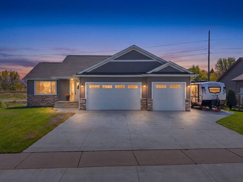 11411 Latham Ln, Chisago City, MN, 55013-9743 | Card Image