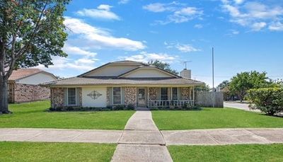 BEAUTIFUL HOME ON CORNER LOT | Image 1