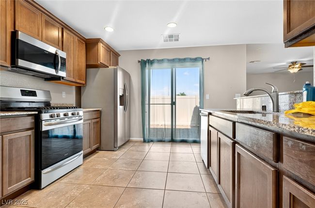 2175 Limestone Cove Ct, Townhouse with 3 bedrooms, 2 bathrooms and null parking in Laughlin NV | Image 6