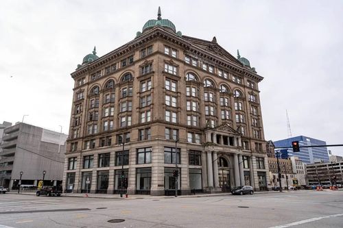 135 W Wells St, MILWAUKEE, WI, 53203-1830 | Card Image