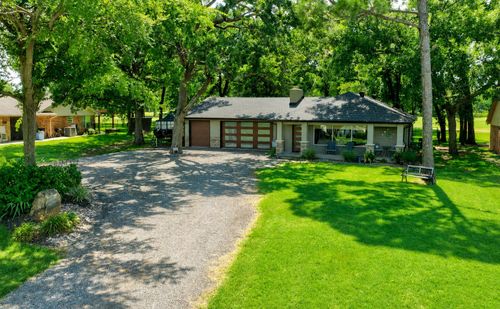 1118 Kiowa Dr W, Lake Kiowa, TX, 76240-9403 | Card Image