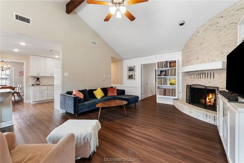 2907 Broadmoor Dr, Bryan, TX, 77802-2124 | Card Image