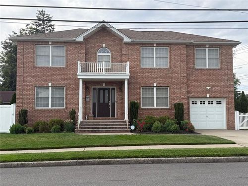 264 Doherty Ave, Elmont, NY, 11003-3019 | Card Image