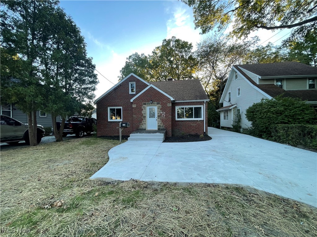 Oakwood Dr, Cuyahoga Falls, OH 44221