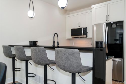 1174 Smart Town Dr, Dearborn, MI, 48126-4911 | Card Image