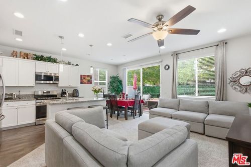 22820 W Olive Way, Canoga Park, CA, 91304-3255 | Card Image