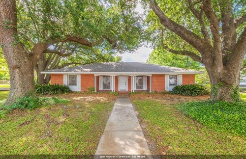 403 Barrilleaux St, Lockport, LA, 70374-2732 | Card Image