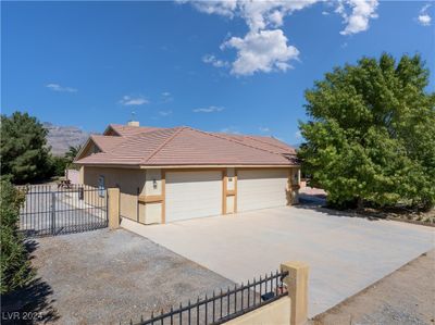 5090 N David Street, House other with 3 bedrooms, 3 bathrooms and null parking in Pahrump NV | Image 3