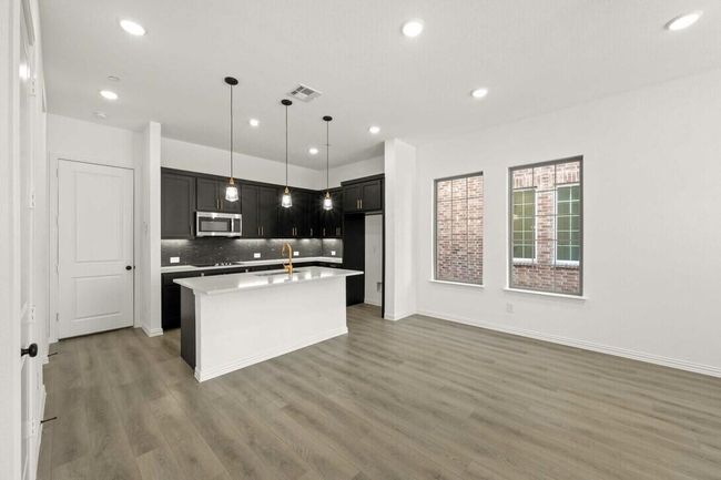 2412 Bulin Dr, Townhouse with 3 bedrooms, 3 bathrooms and null parking in Mansfield TX | Image 5
