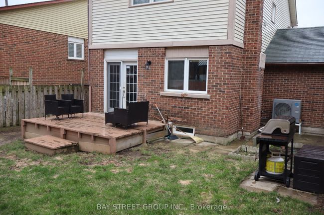 28 Mount Pleasant Dr, House attached with 3 bedrooms, 3 bathrooms and 1 parking in Brampton ON | Image 6