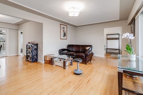 6555 St Charles Pl, Burnaby, BC, V5H3W1 | Card Image