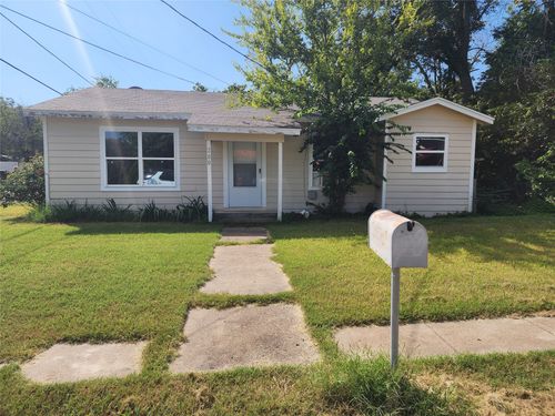 200 W Armstrong Ave, Comanche, TX, 76442-1652 | Card Image