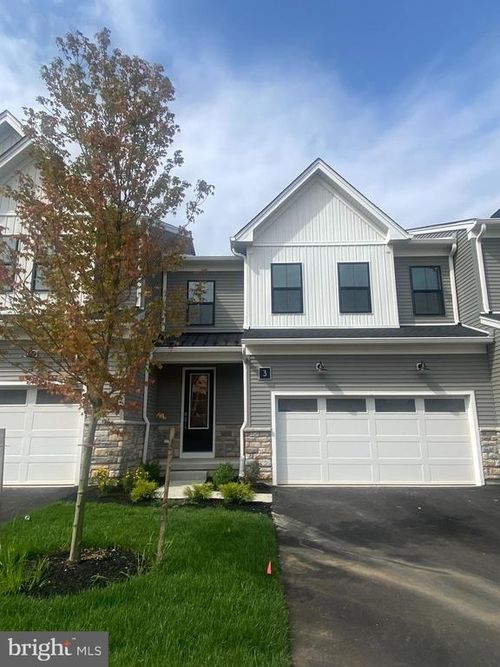 3 Holtz Way, WEST WINDSOR, NJ, 08550-1040 | Card Image