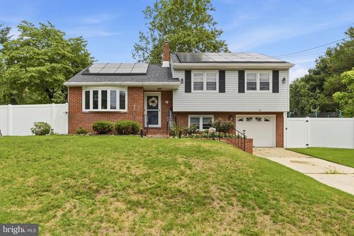 22 Winding Way, MOUNT HOLLY, NJ, 08060-1235 | Card Image