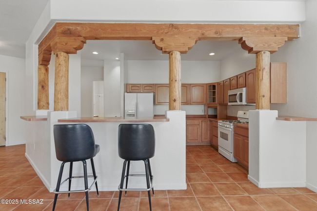 Kitchen w Bar Seating | Image 7