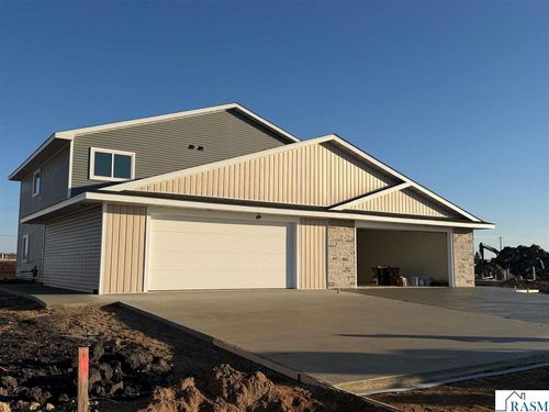 3204 Noble Dr, Mankato, MN, 56001-8213 | Card Image