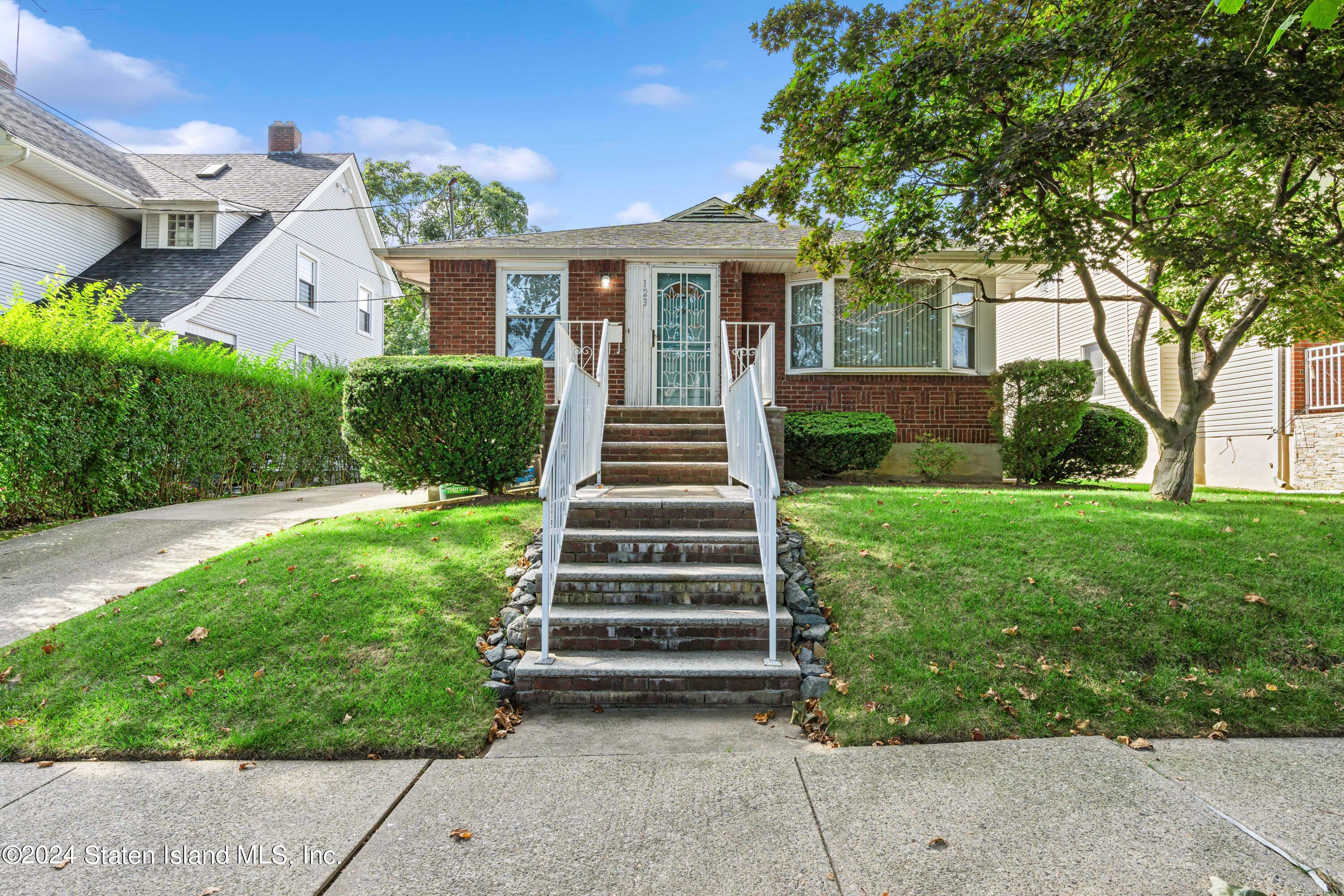 9th St, Staten Island, NY 10306