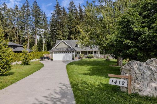 1418 Stardust Pl, Gibsons, BC, V0N1V5 | Card Image