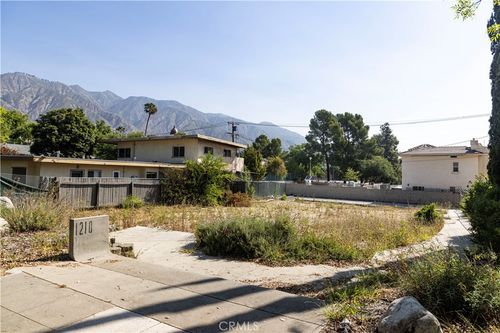 1210 N Altadena Dr, Pasadena, CA, 91107-1424 | Card Image