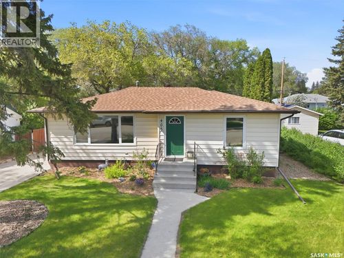 403 Willow St E, Saskatoon, SK, S7J0C7 | Card Image