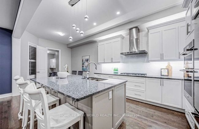 7 Via Romano Blvd, House attached with 5 bedrooms, 5 bathrooms and 4 parking in Vaughan ON | Image 4