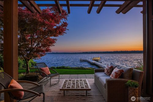 245 Lake Ave W, Kirkland, WA, 98033-6139 | Card Image