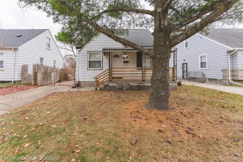 22482 Tuscany Ave, Eastpointe, MI, 48021-2551 | Card Image