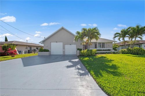 7195 Reymoor Dr, NORTH FORT MYERS, FL, 33917-3232 | Card Image