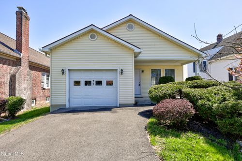 75 Edgecomb St, Albany, NY, 12209-1307 | Card Image