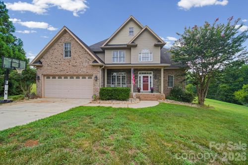2637 Pamlico Dr, Shelby, NC, 28152-8072 | Card Image