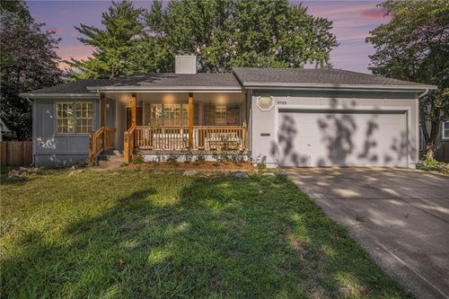8720 Mackey St, Overland Park, KS, 66212-3001 | Card Image