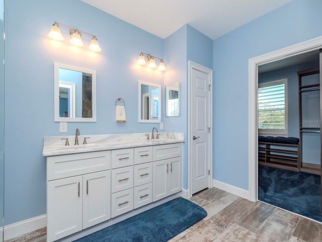 MASTER BATHROOM WITH DOUBLE VANITY | Image 22