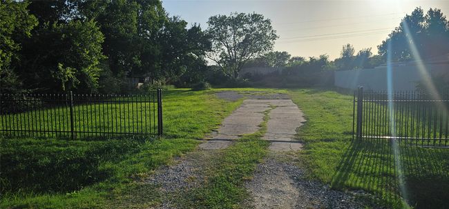 View of yard | Image 4