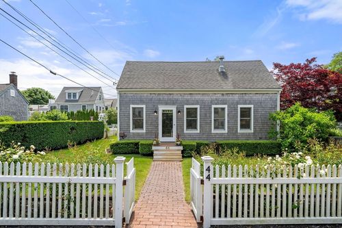 44 Pleasant St, Provincetown, MA, 02657-1304 | Card Image