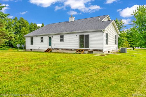 379 N Lakeshore Rd, Port Sanilac, MI, 48469-9712 | Card Image