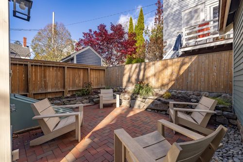 405 Pleasant St, Portsmouth, NH, 03801-4512 | Card Image