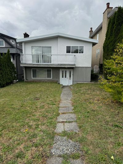 131 Grosvenor Ave, House other with 4 bedrooms, 2 bathrooms and 4 parking in Burnaby BC | Image 2